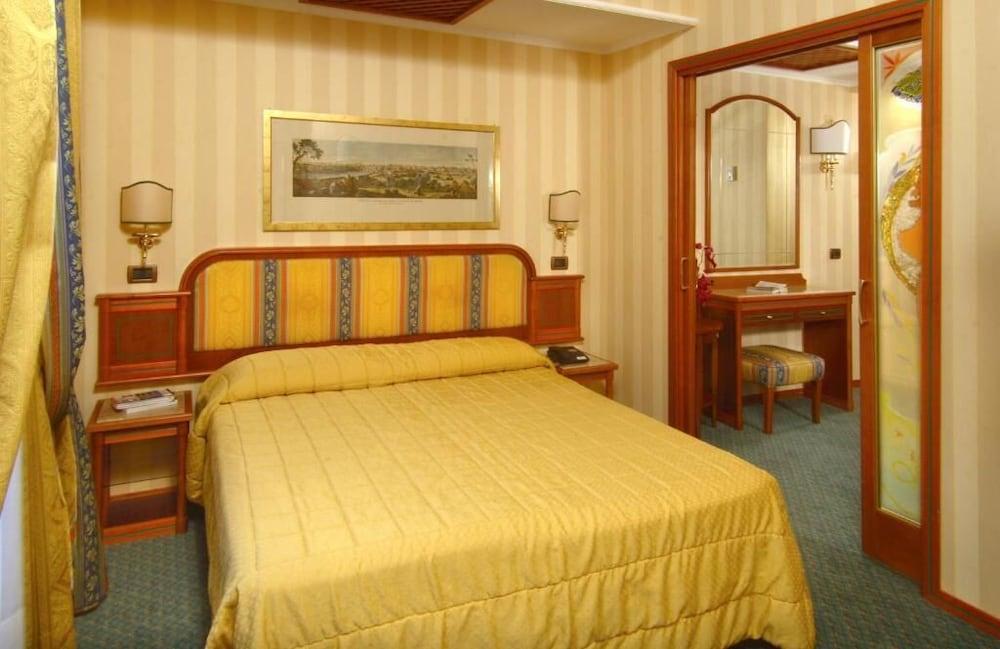 Hotel Regno Рим Екстериор снимка