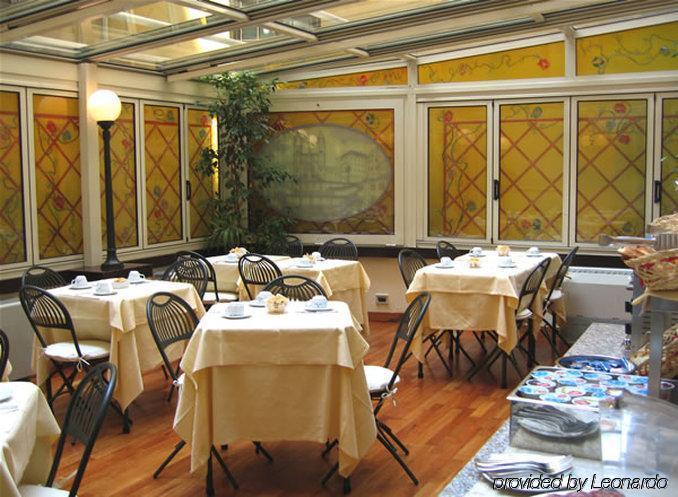 Hotel Regno Рим Ресторант снимка