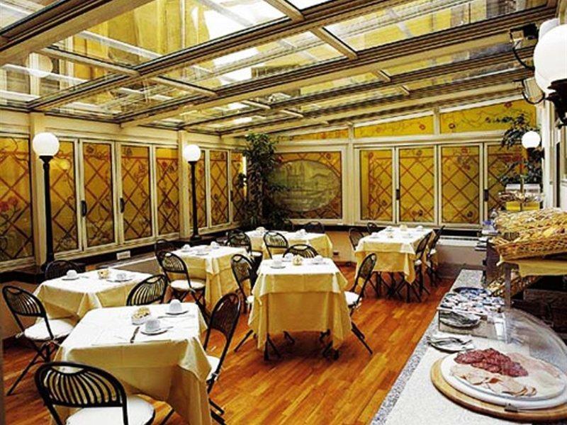 Hotel Regno Рим Екстериор снимка